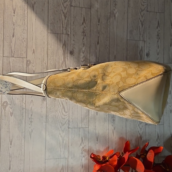 Coach F58282 Outline Signature Zip Top Cream Tote Bag - Picture 3 of 13